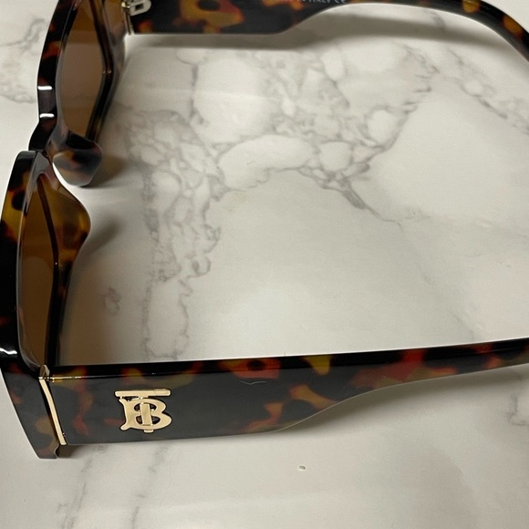 Black, white, brown and plaid square sunglasses - Picture 5 of 7